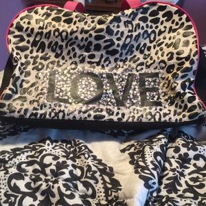 Love sign duffel bag
